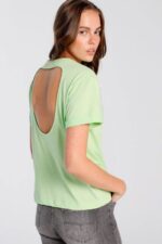 camiseta-escote-espalda