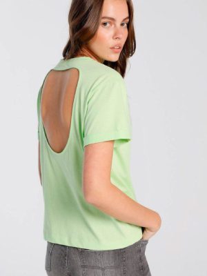 camiseta-escote-espalda